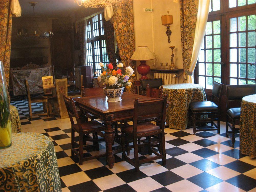 Chateau De Montbrun Saint-Michel-Chef-Chef Exterior photo